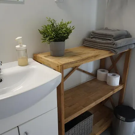 Apartment 4 *